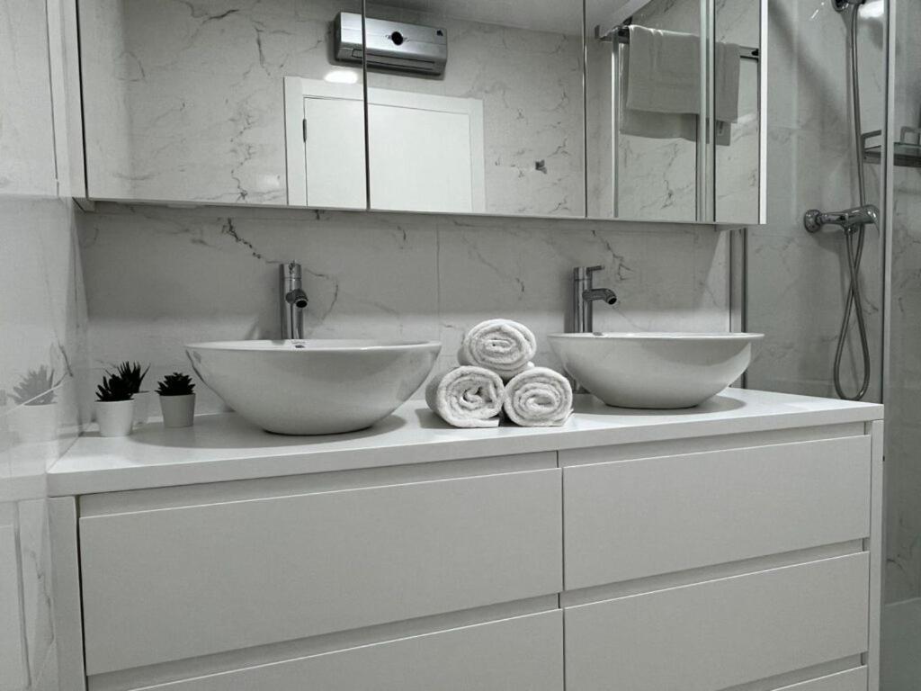 Apartamento Confot / Sbhome Нойя Екстер'єр фото